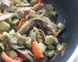 Foto del paso 2 de la receta: Espaguetis integrales con alcachofas y tomates cherry