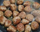 Foto del paso 5 de la receta: Solomillo de cerdo y albóndigas con salsa