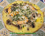 Foto del paso 4 de la receta: Tortilla con champiñones, langostinos y queso