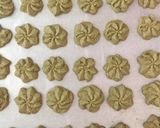 Foto langkah ke 4 dari resep Matcha butter cookies.