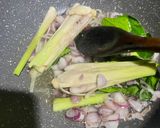 Foto langkah ke 2 dari resep Udang Saus Balado ala Chef Devina H.