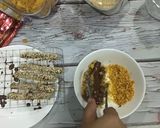 Gambar langkah 5 resipi Jejari roti coklat.