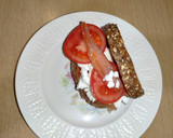 Foto del paso 9 de la receta: Salmón ahumado casero con tomate y queso fresco 😋