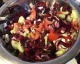 Une image de l'étape 8 de Chaudrons sanguinaires de salade composée (tomates,concombre,feta).