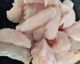 รูปขั้นตอนการทำที่ 1 ของ อกไก่ผัดดอกกุยช่าย คลีน