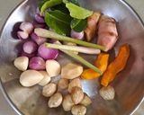 Foto langkah ke 1 dari resep Soto Ayam Kampung.