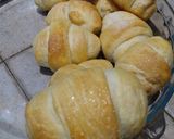 Foto del paso 9 de la receta: Medialunas y sacramentos rellenos