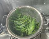 Foto del paso 3 de la receta: Espinacas al vapor para preparar revuelto de espinaca y huevo