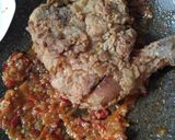 Foto langkah ke 5 dari resep Ayam geprek sambel korek.