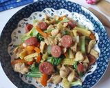 Foto langkah ke 7 dari resep Capcay Ayam & Sosis.