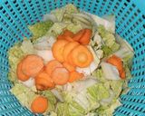 Foto langkah ke 1 dari resep Tumis sawi wortel.