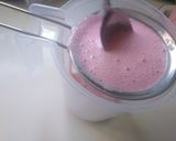 A picture of step 3 of Strawberry and Yogurt Smoothie.