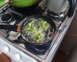 Foto del paso 4 de la receta: Buñuelos de acelga y mostaza