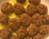 Foto del paso 2 de la receta Paella de habitas, ajos tiernos y albóndigas
