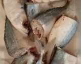 Foto langkah ke 1 dari resep Ikan Kembung Pesmol.