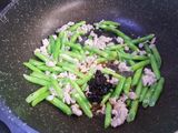 ถั่วแขก หมูสับ ใส่น้ำมันพริกจีน