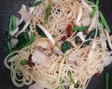 รูปขั้นตอนการทำที่ 4 ของ สปาเกตตีผัดพริกแห้งกระเทียมใส่ผักปวยเล้ง (Spinach Peperoncino)