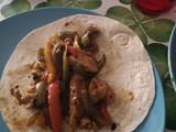 Fajitas de pollo, soja y pimiento tricolor