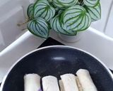 Foto langkah ke 2 dari resep Milky Cheese Rolls.