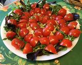 Une image de l'étape 9 de Salade de poulet aux tomates, courgette et jeunes pousses sauce ciboulette olive.