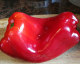 Foto del paso 1 de la receta: Merluza con pimiento rojo salteado