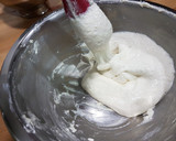 Foto del paso 13 de la receta: Macarons diablillos con relleno de crema de frambuesa!!!