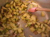 Salsa de coliflor con arroz y pimentones salteados