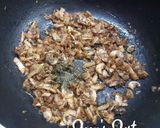 A picture of step 2 of Mushroom Stroganoff.