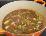 Foto del paso 4 de la receta: Arroz integral con rape, ajetes y alcachofas (para vagos)