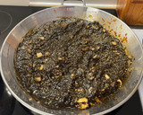 Foto del paso 5 de la receta: Arroz negro con calamares y gambas 🦐 🦑