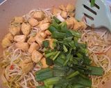Foto langkah ke 4 dari resep Tumis Tauge Tahu Simpel.
