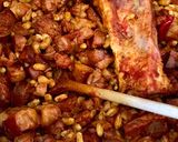 Sparhelten, cserépedényben főtt babgulyás füstölt csülökkel.....házi barackpálinkával😉 recept fázis 3 fotója