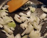 Foto del paso 4 de la receta: Carne molida con nopales en salsa de guajillo