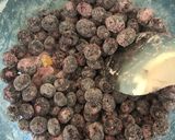 A picture of step 2 of Blueberry pie.