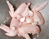 Foto langkah ke 1 dari resep Ayam Goreng Bawang.