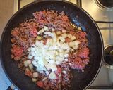 Foto langkah ke 5 dari resep Beef Chimichangas.