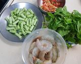 รูปขั้นตอนการทำที่ 1 ของ กะเพรากุ้ง
