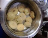 A picture of step 5 of Jain rava dahi vade.