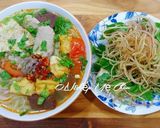 A picture of step 4 of Bún riêu cua đồng.