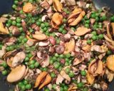 Foto del paso 7 de la receta: Arroz integral con mejillones y champiñones