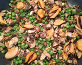 Foto del paso 7 de la receta: Arroz integral con mejillones y champiñones