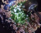 Foto langkah ke 3 dari resep Ayam suwir isian roti goreng.