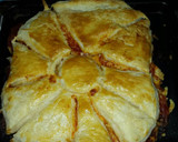 Foto del paso 1 de la receta: Hojaldre con queso y tomate 