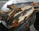 Foto langkah ke 2 dari resep Ikan pindang sambel tomat kemangi.
