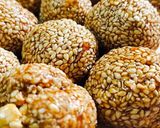 A picture of step 5 of Jaggery n till ladoo.
