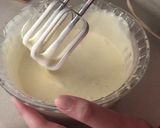 Foto del paso 2 de la receta: Postre en copa 🍧 de frutillas con crema