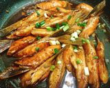 Hình bước làm 4 của món Lườn cá hồi kho tiêu