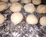A picture of step 5 of Turkish flat bread.