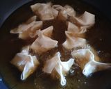 Foto langkah ke 3 dari resep Pangsit Goreng Isi Tahu kornet.