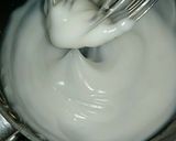 A picture of step 2 of Garlic Sauce Without Eggs.